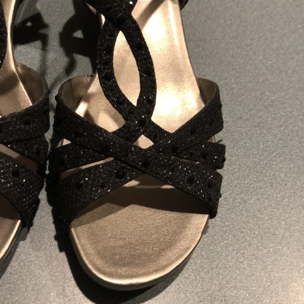Bandolino Wedge Sandals with Sparkles 6 1/2 - Picture 2 of 16